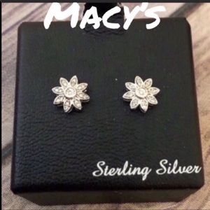 💎HP💎 NWT Macy’s 1/10 CTTW diamond stud earrings